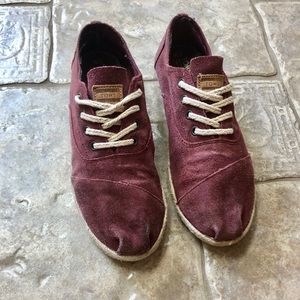 Women’s lace up maroon TOMS